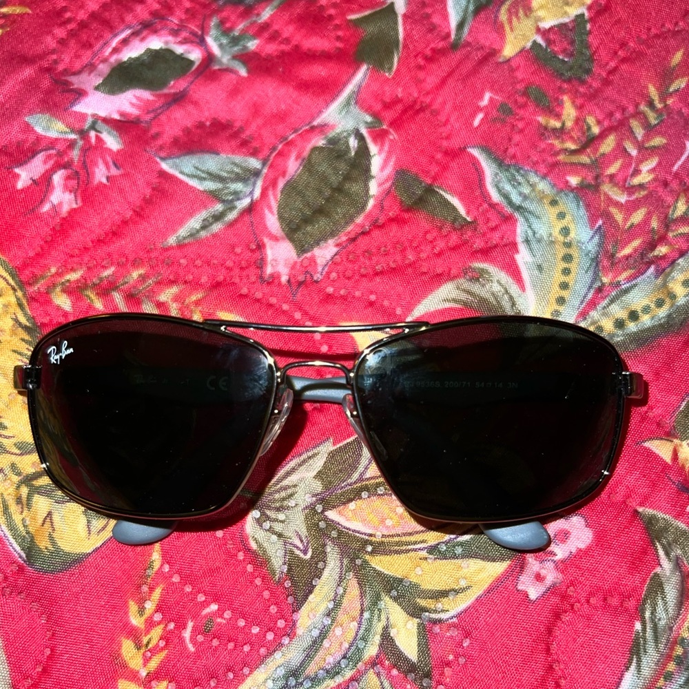 Ray-Ban Juniors sunglasses, AUTHENTIC. In great condition!
